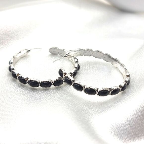 New FREE PEOPLE Buckaroo C shaped hoop black earrings - Picture 5 of 8